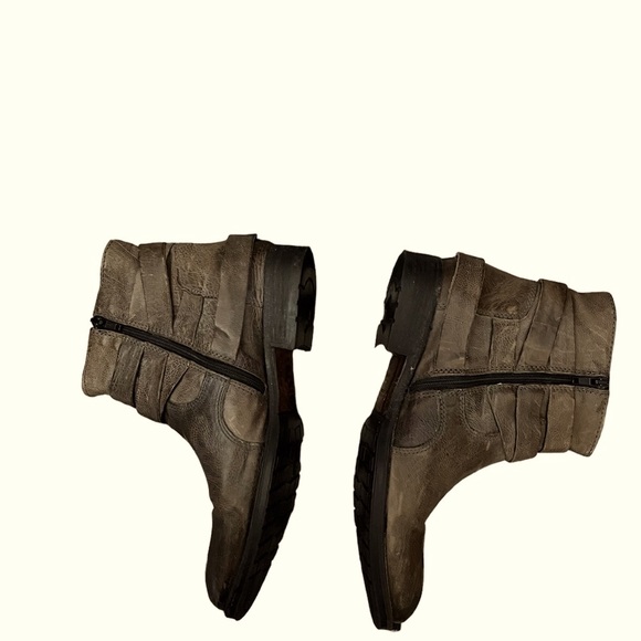 {Vera Wang Lavender Label} Brown Distressed Moto Boot Size 7.5 - Picture 5 of 10